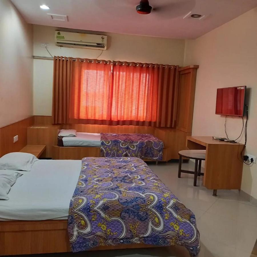 Sharan Hotel Shirdi Exteriör bild
