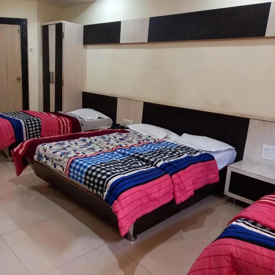 Sharan Hotel Shirdi Exteriör bild
